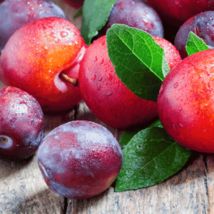 Benefícios da ameixa: por que essa fruta pode melhorar sua saúde