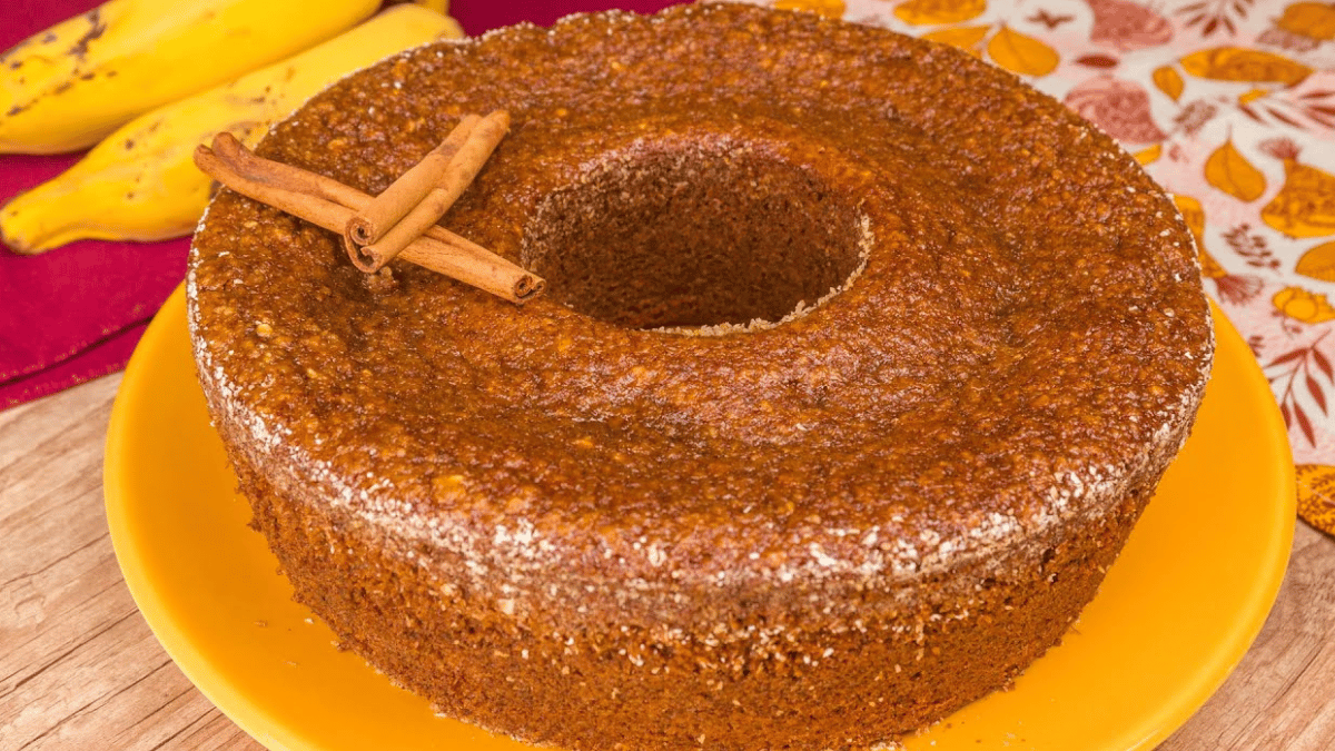 Bolo de banana com aveia