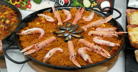 Fideuá de camarão fácil e saborosa receita simples